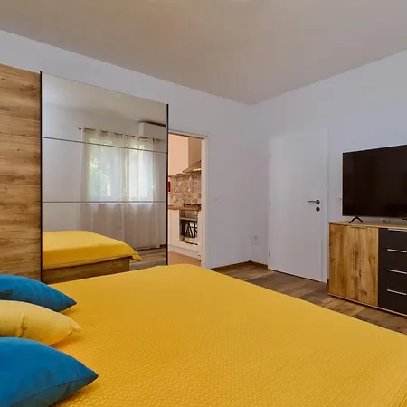 Deja Near Centar And Cikat Bay With Private Parking